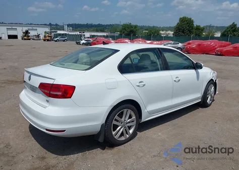2015 Volkswagen Jetta 1.8T Sel z USA, uszkodzony, nr VIN 3VWL17AJ9FM400023
